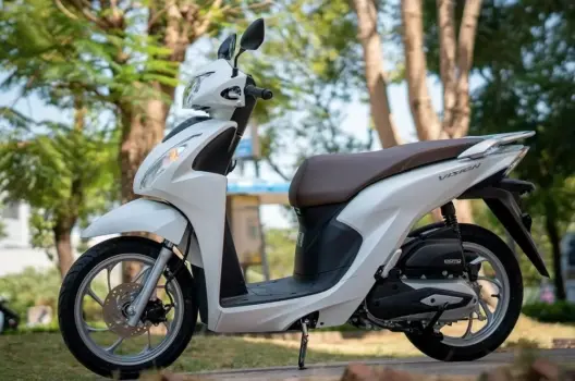 Honda Vision Đánh Giá 2025: Vì Sao Xe Tay Ga Quốc Dân Vẫn Thống Trị Thị Trường?