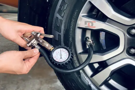 5 Cách Kiểm Tra Áp Suất Lốp Xe Ô Tô Giúp Tăng Tuổi Thọ Xe