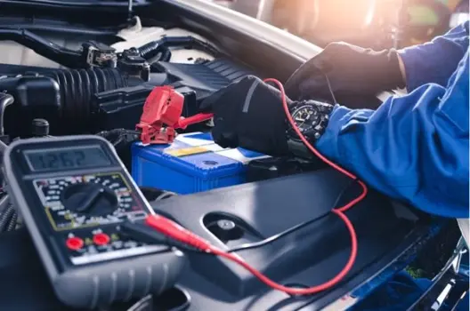 5 Cách Kiểm Tra Ắc Quy Xe Ô Tô Đơn Giản Mà Hiệu Quả Cho Mọi Tài Xế