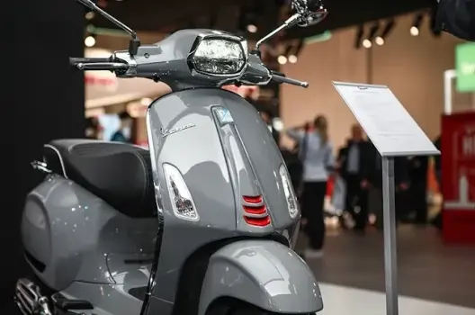 Đánh Giá Piaggio Vespa Sprint 125: Phong Cách Ý 2025