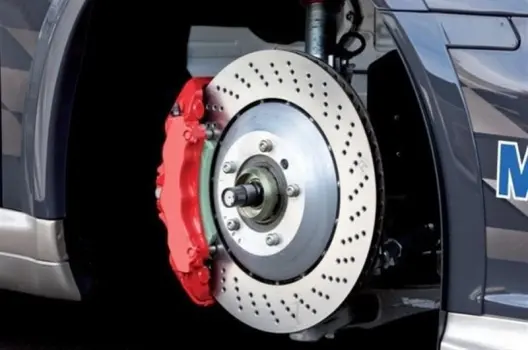 Cách Thay Má Phanh Xe Hơi: 5 Bước Tiết Kiệm Chi Phí và An Toàn Tuyệt Đối