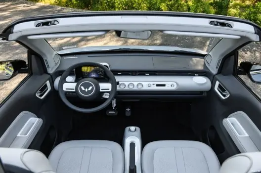 Đánh Giá Xe Điện Wuling Hongguang Mini EV: Giá Rẻ, Đáng Mua?