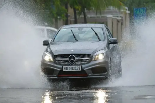 Kỹ Năng Lái Xe Trong Mưa: Bí Quyết An Toàn