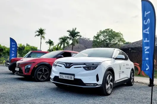 Giá Xe Điện VinFast 2025: Hành Trình Đưa Giao Thông Xanh Đến Mọi Nhà