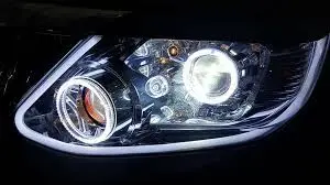 Sự Thật Thú Vị Về Đèn Pha LED và Halogen Trên Ô Tô Khiến Bạn Bất Ngờ!