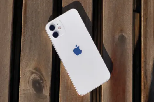 iPhone 12 Năm 2025: Liệu Có Còn Đáng Mua Trong Phân Khúc Tầm Trung?