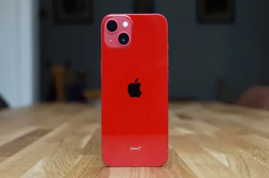 iPhone 13 Năm 2025: Có Còn Đáng Mua Trong Kỷ Nguyên Điện Thoại Thông Minh?