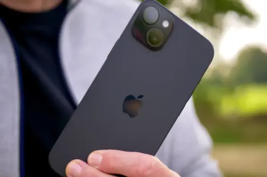 iPhone 15 Plus 2025: Liệu Siêu Phẩm Màn Hình Lớn Có Còn Đáng Giá?