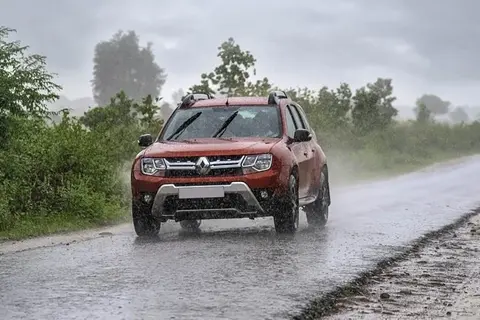 Hướng Dẫn Lái Xe Đường Trơn Giúp Bạn An Toàn Tuyệt Đối