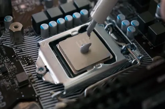 Hướng Dẫn Tra Keo Tản Nhiệt CPU Như Chuyên Gia
