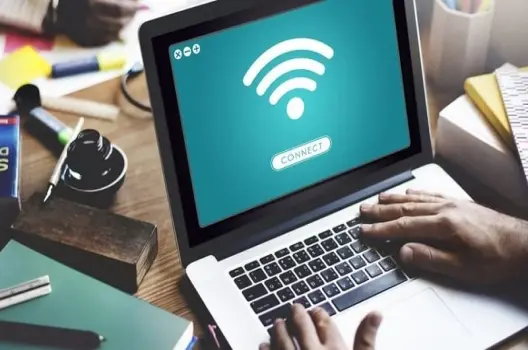 Mẹo sử dụng máy tính an toàn trên Wi-Fi công cộng qua 1 infographic dễ hiểu