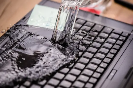 Cẩm nang toàn diện cứu laptop của bạn khỏi nước