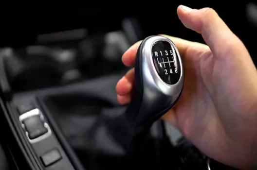 Xe ô tô khó vào số dấu hiệu, nguyên nhân và cách xử lý cho mọi loại xe