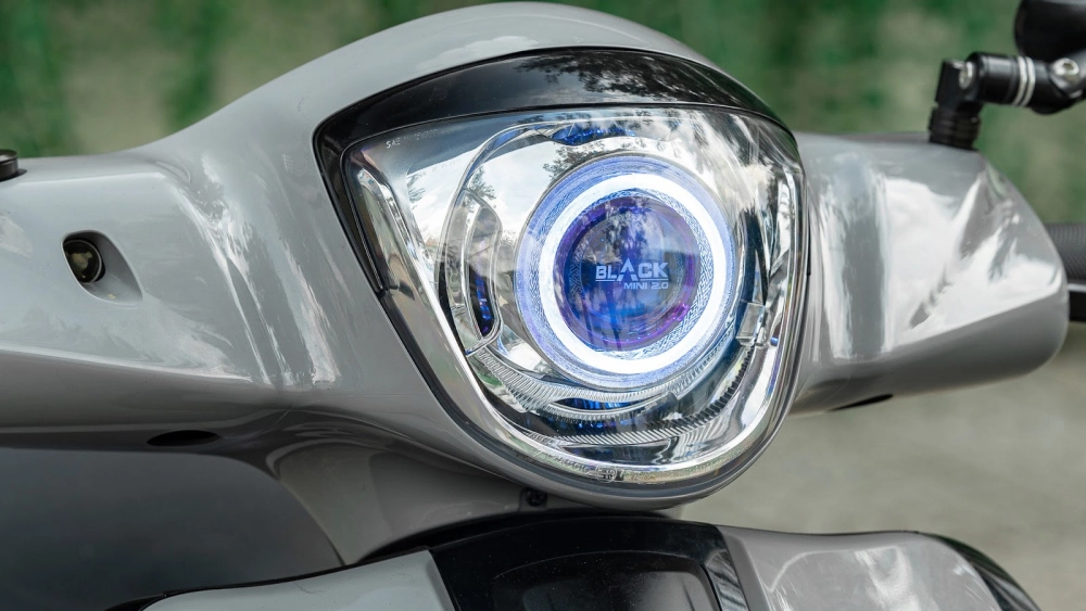 Đèn xe của  Honda Vision còn hạn chế về mặt chiếu sáng