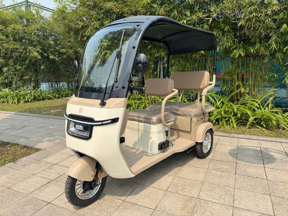 Xe điện 3 bánh Yabo với khung thép chắc chắn và thiết kế mái che hiện đại