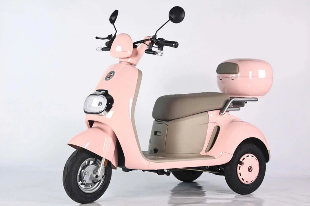 Xe điện 3 bánh Yabo với hộc chứa đồ tiện lợi
