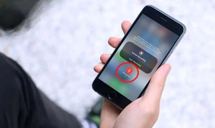Bật micro để ghi giọng nói khi quay màn hình iPhone.