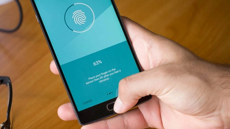 Giao diện cài đặt bảo mật Android với tùy chọn khóa vân tay và Find My Device được kích hoạt