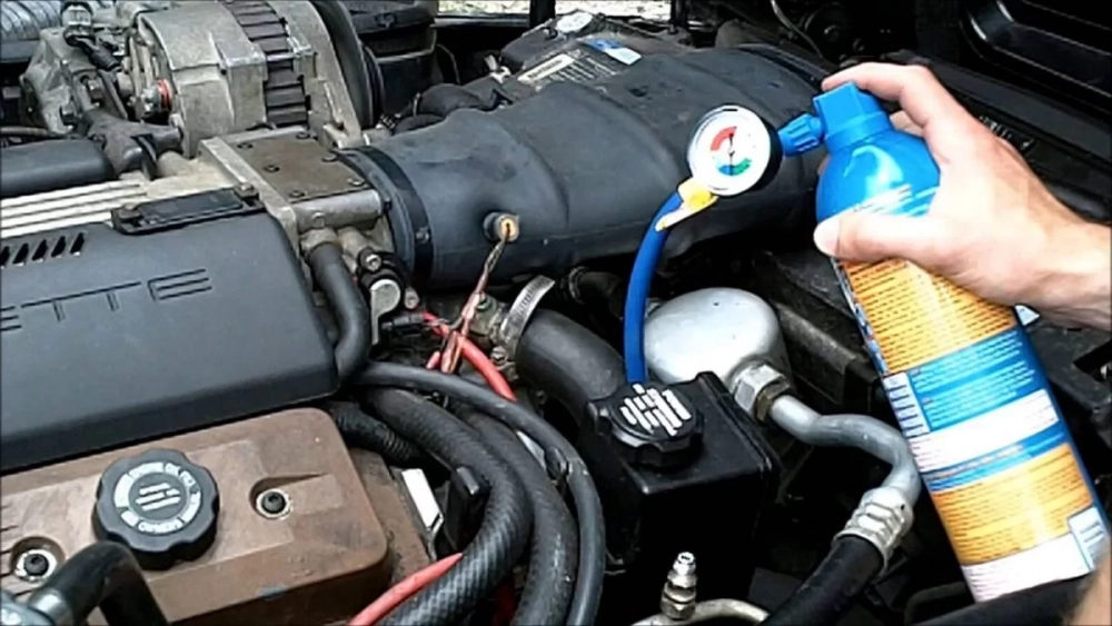 Máy nạp gas, công cụ quan trọng để nạp gas điều hòa ô tô đúng cách
