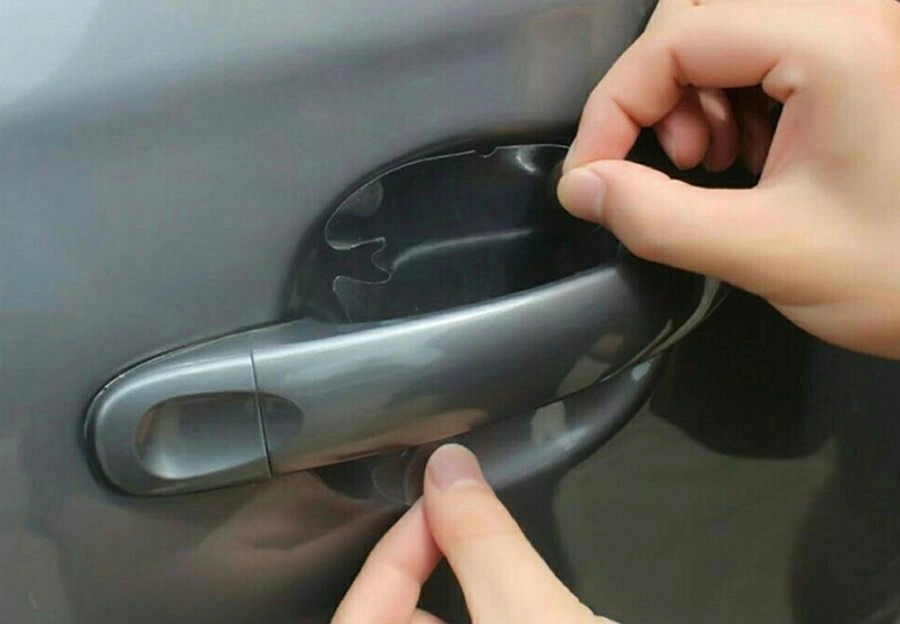 Ốp tay nắm cửa chống trầy bằng inox sáng bóng, phù hợp với xe sang trọng