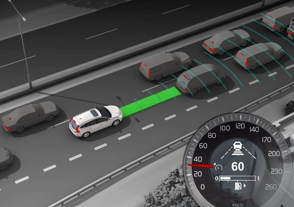 Xe di chuyển ổn định trên đường trường nhờ hướng dẫn sử dụng cruise control chính xác