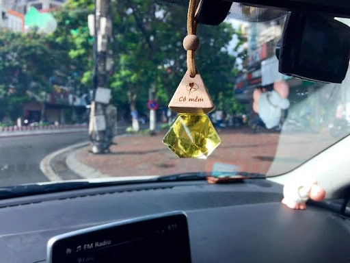 inh dầu chanh sả, lựa chọn hoàn hảo để khử mùi hôi trong xe một cách tự nhiên.