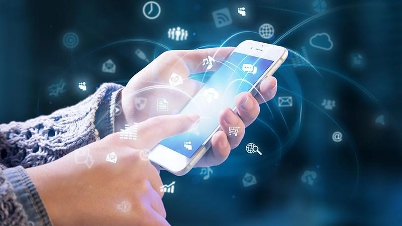 sự phát triển của Internet và công nghệ hiện đại, quá trình giáo dục ngày càng phát triển,